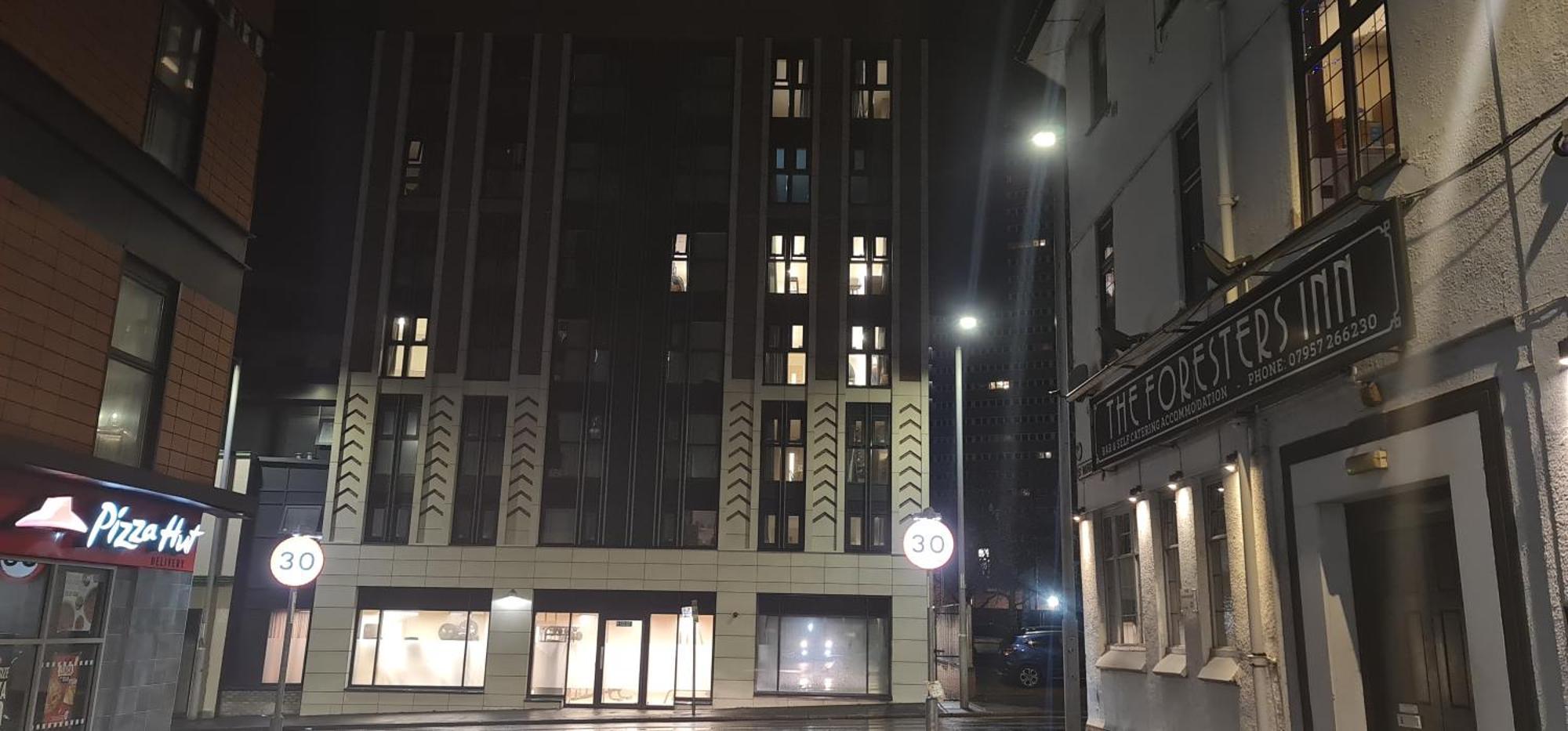 Foresters Inn Apartment - City Centre By Victoria Centre Shopping Centre - Your Own 5 Double Bedrooms Private Apartment With 3 Bathrooms And Full Kitchen To Cook As You Would At Home - Outdoor Parking For Cars Or Vans At Five Pounds A Day Nottingham Oda fotoğraf